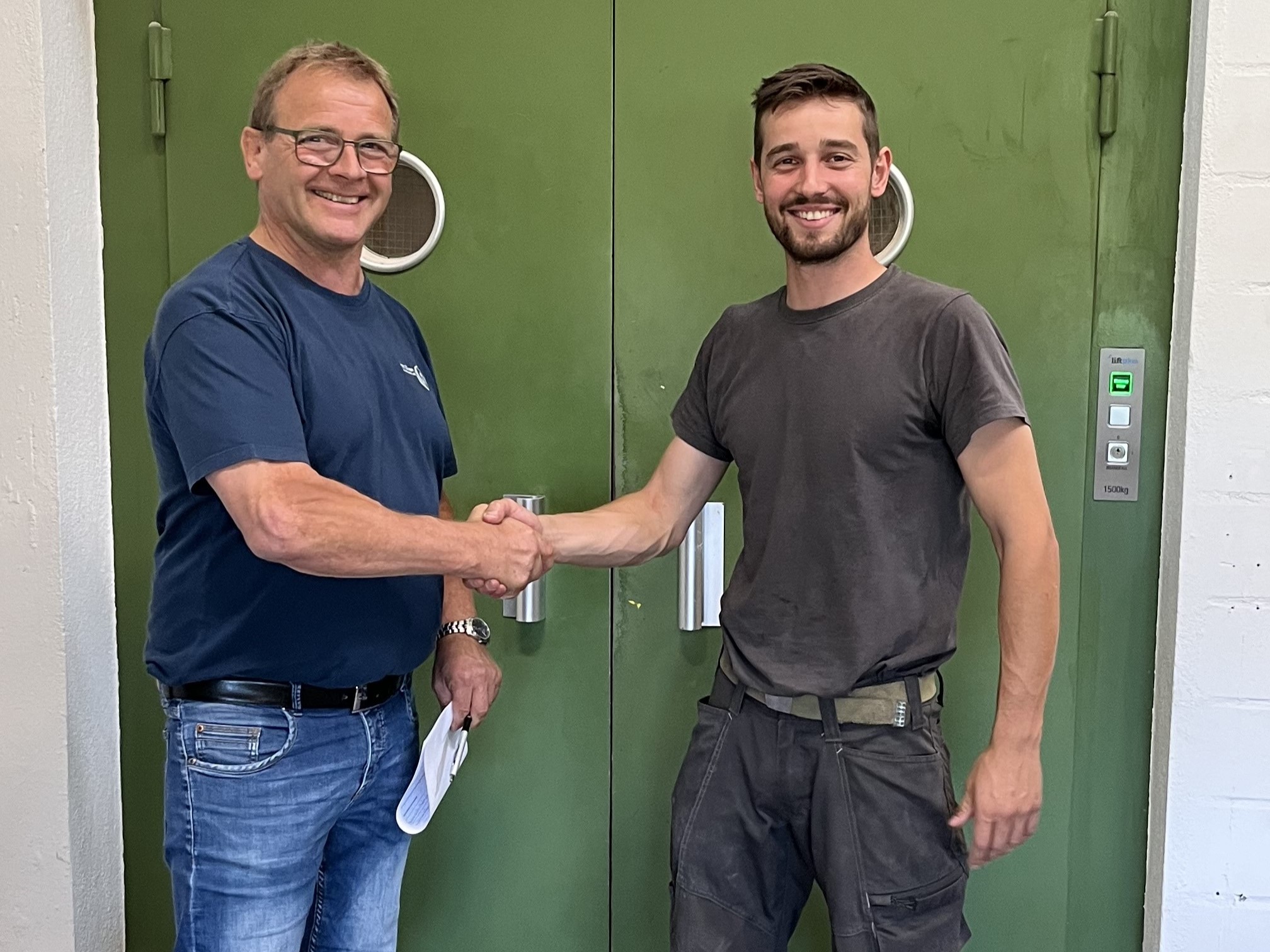 Übergabe Hydraulischer Warenaufzug