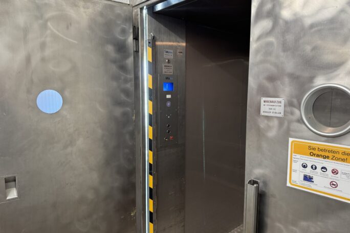 Liftplus - Ersatz der Steuerung, Elektroinstallation, Sicherheitslichtvorhang, Tableaus, Hydraulikaggregat Ersatz der Steuerung, Elektroinstallation, Tableaus, Hydraulikaggregat