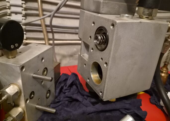 Hydraulikraparatur-Ventilblock-LRV-Liftplus Ventilrevision-Lift-Aufzug-Personenaufzug